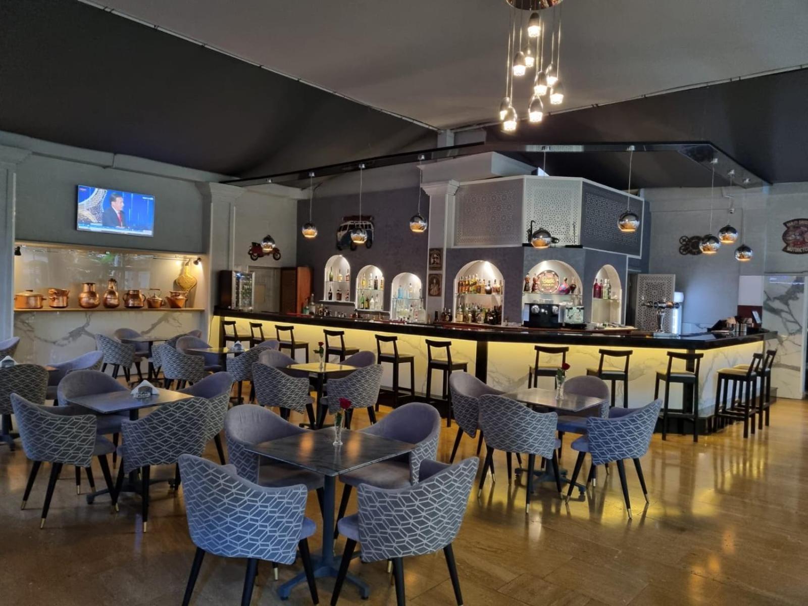 El Oumnia Puerto & Hotel Tangier