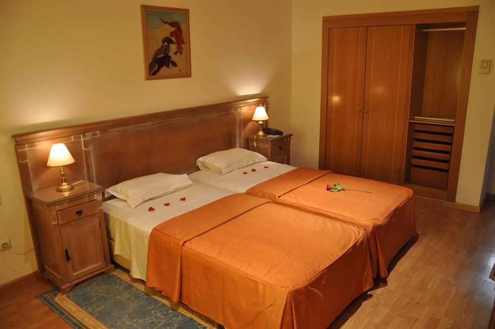 El Oumnia Puerto & Hotel Tangier